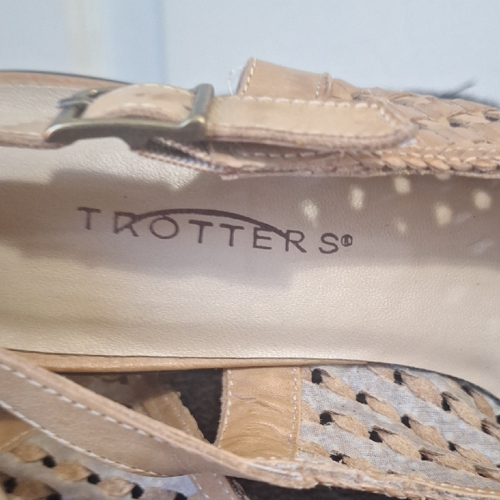 Trotters Tan Leather Woven Slingback Flats-9N-Camel Tan - Picture 2 of 10